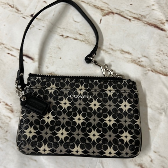 Coach Handbags - Coach zipper wristlet